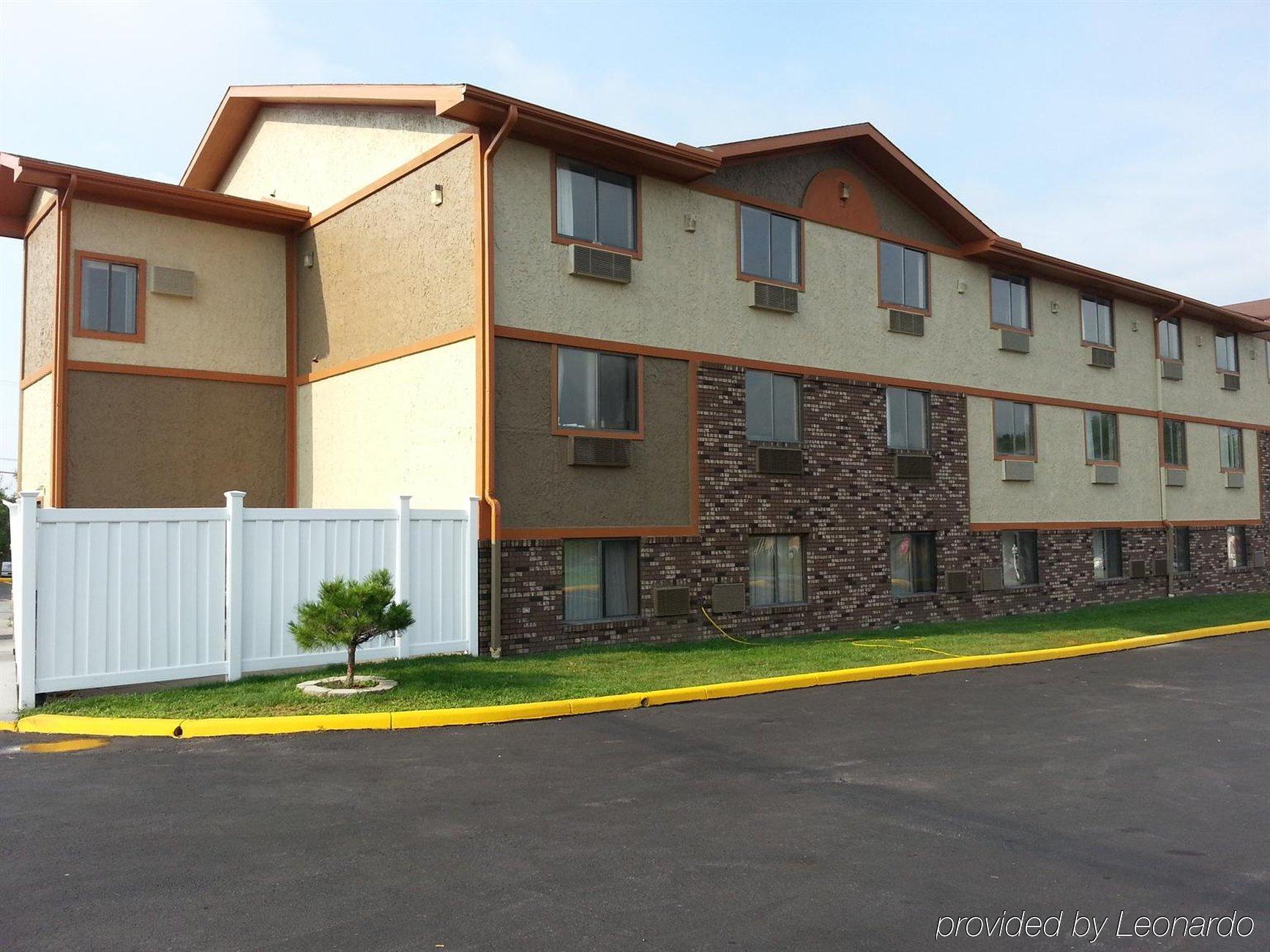 Super 8 By Wyndham Hotel